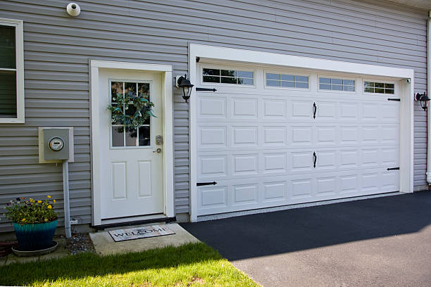 24/7 Emergency Garage Door Panel Replacement experts in Silver Lake, NJ